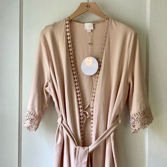 Le Rose Valerie Jersey Midi Robe in Champagne Blush - Picture 6 of 7